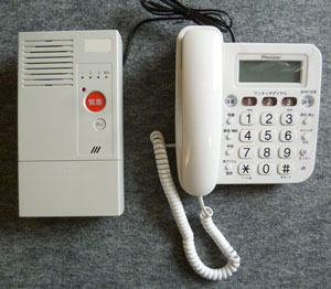 上のように市販のアナログ電話機を使って電話番号の登録などの設定を行います