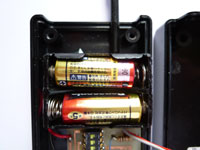 携帯式緊急無線送信機の電池、単５電池２本
