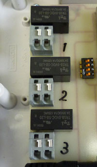 特定小電力無線受信機内部の接点信号出力端子台