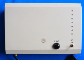７台の送信機を識別する赤色LED付きの受信機納品例
