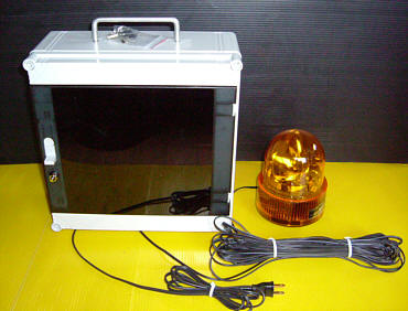 回転灯付き停電通報器の納品例。通報と同時に回転灯を駆動させます。